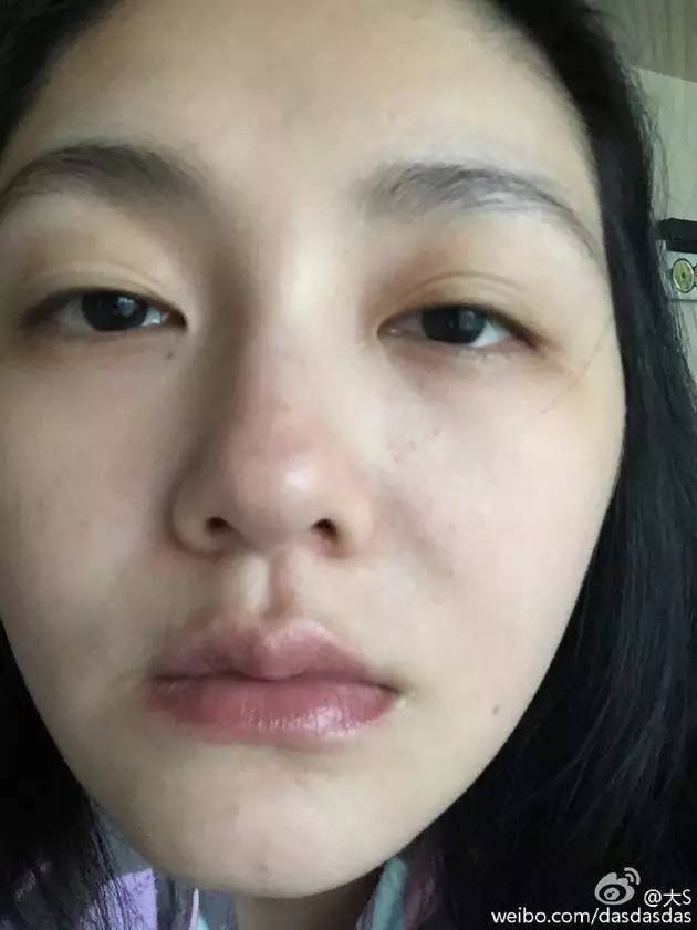 丑星魅力探秘，小巷深处的独特小店与不那么美却充满魅力的明星们