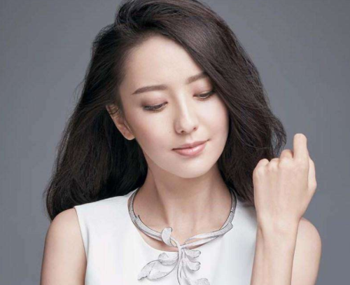 带丽字的明星日常与友情纽带，丽影下的真挚友情之旅