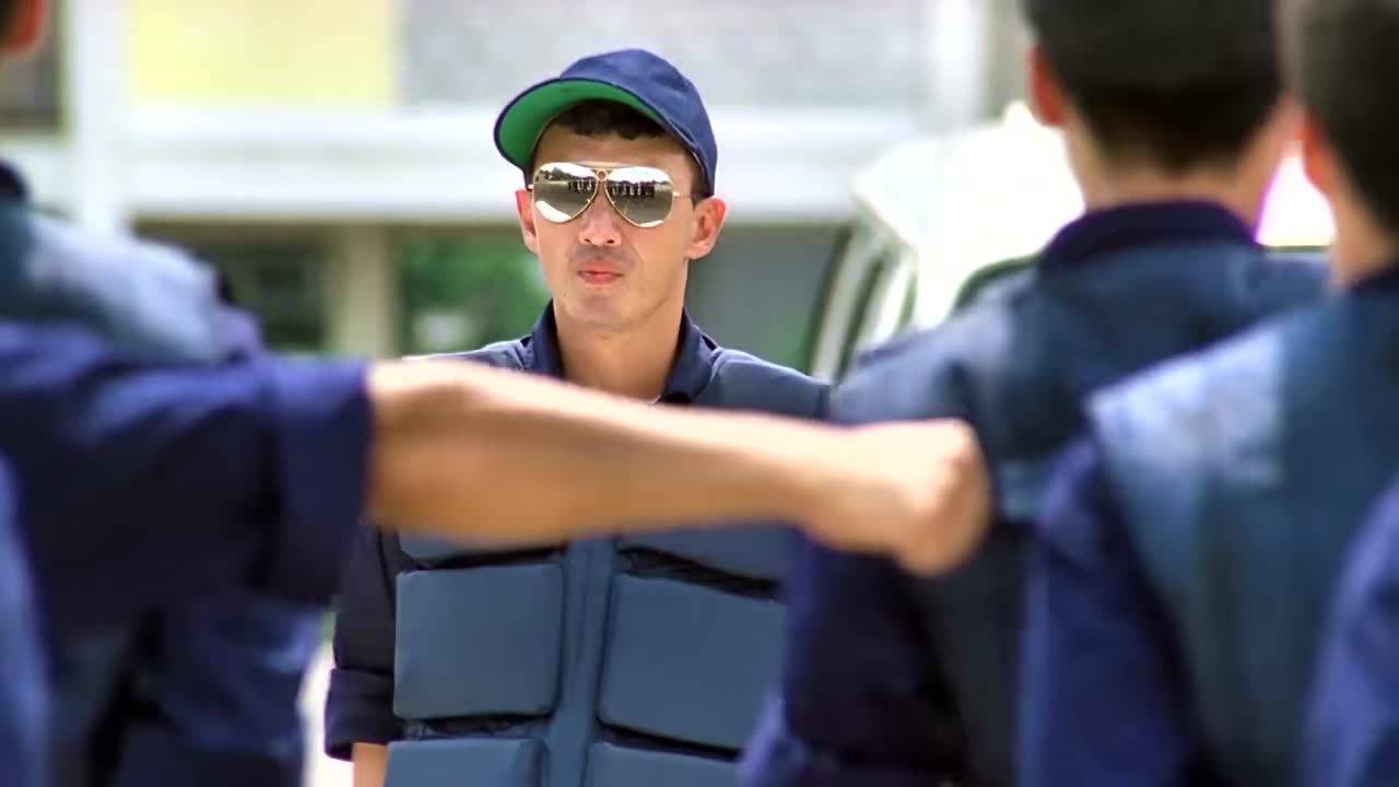 飞虎奇兵演员揭秘,小巷中的秘密舞台背后的故事