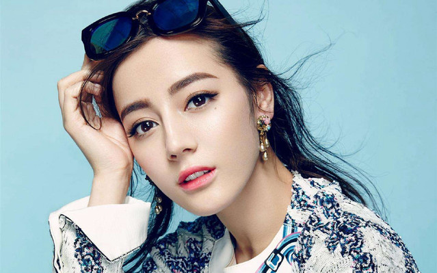 带丽字的明星日常与友情纽带,丽影下的真挚友情之旅